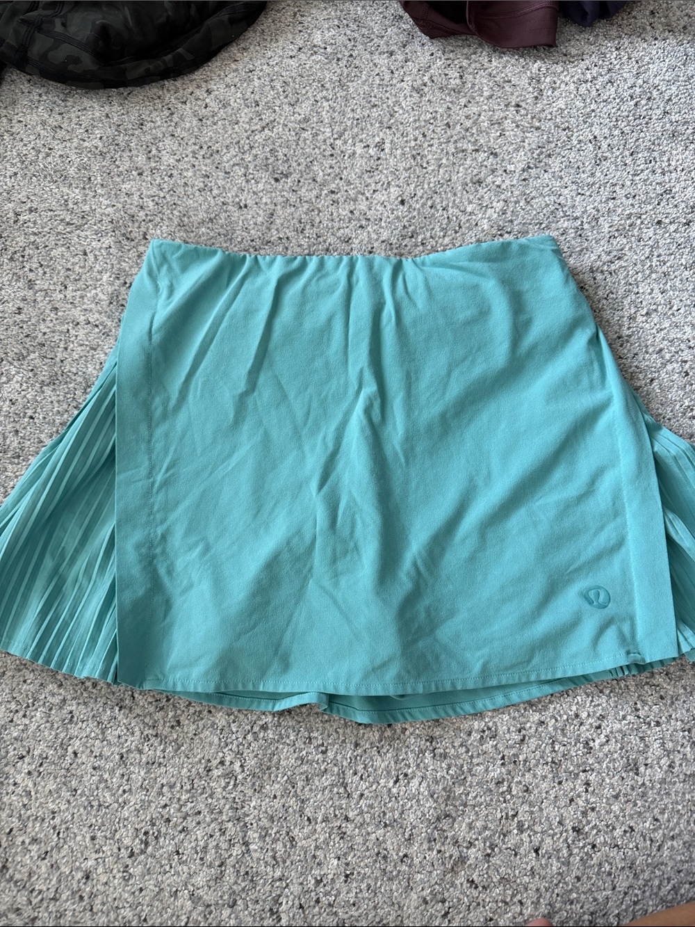 lululemon athletica aqua pleated side active skirt set